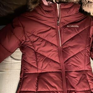 Hello! , i am selling an purple Columbia coat never been worn